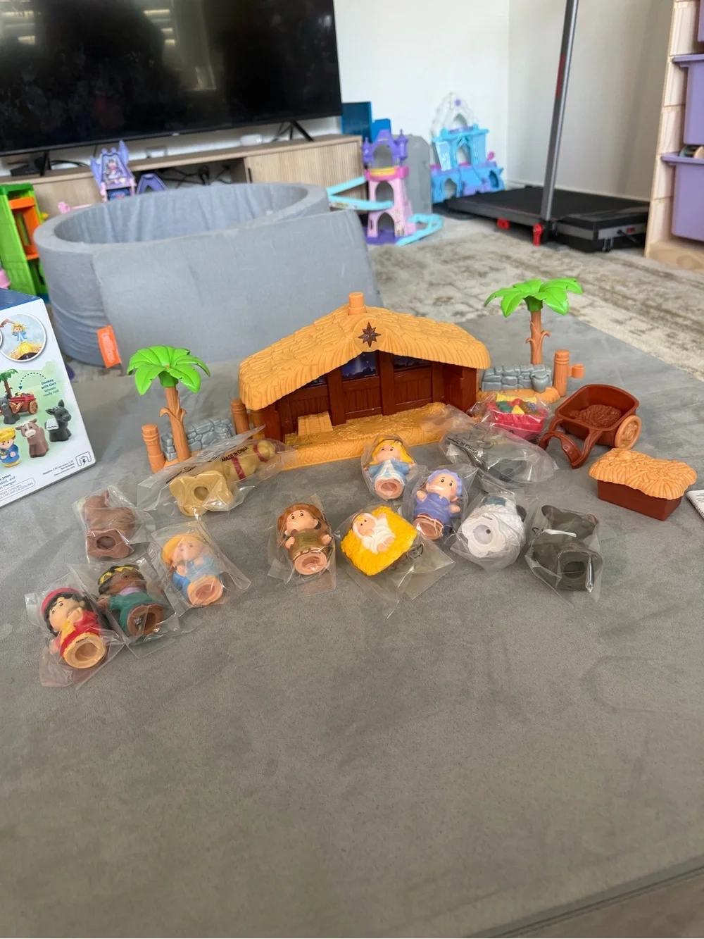 Fisher-Price Little People Deluxe Christmas Story NEW